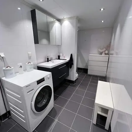 Stor Med To Balkonger Apartament Asker
